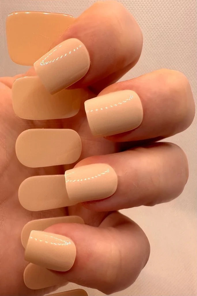 ملصقات أظافر جل (شبه صلبة) - نيود فاتح كلاسيكي