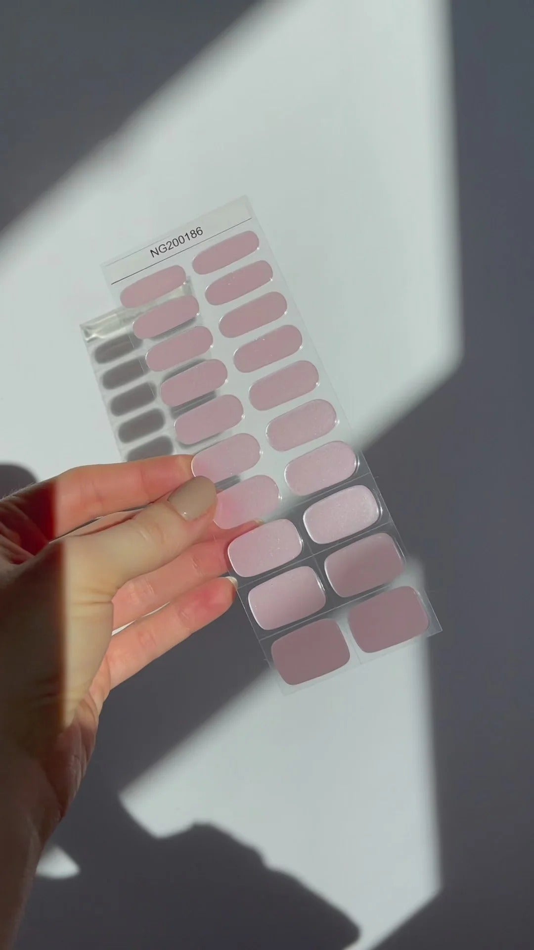 ملصقات أظافر جل (شبه صلبة) - وردي لؤلؤي لامع