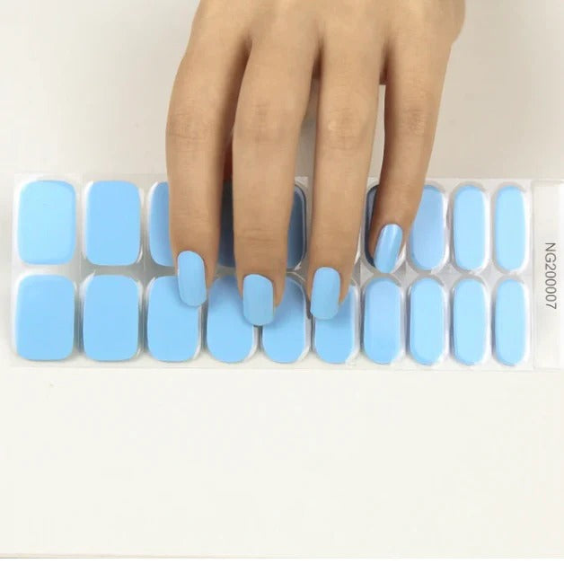 أظافر جل "السماء الصافية" - أزرق سماوي منعش