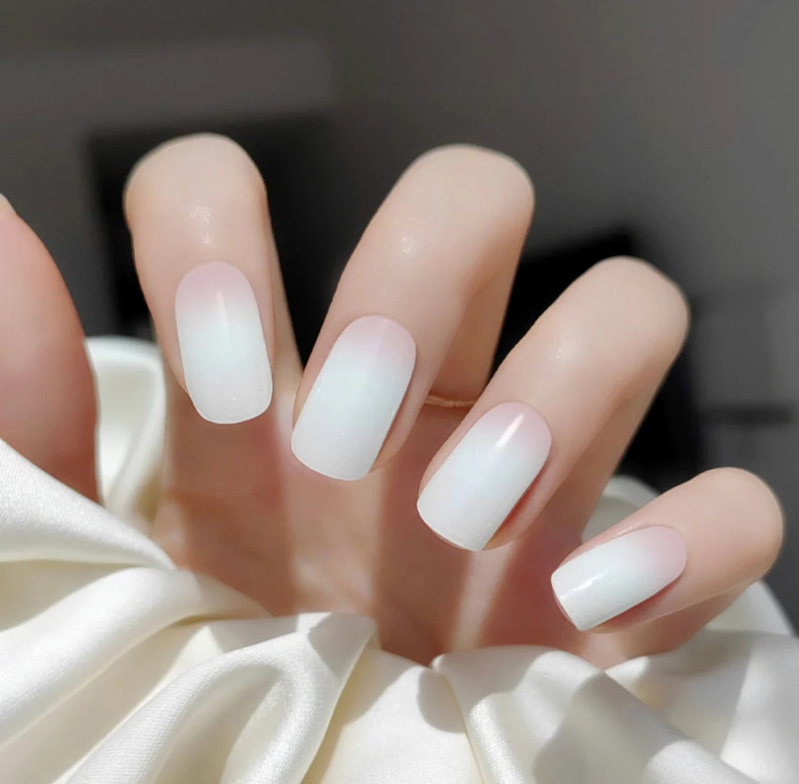 ملصقات أظافر جل (شبه صلبة) - أومبري وردي ناعم