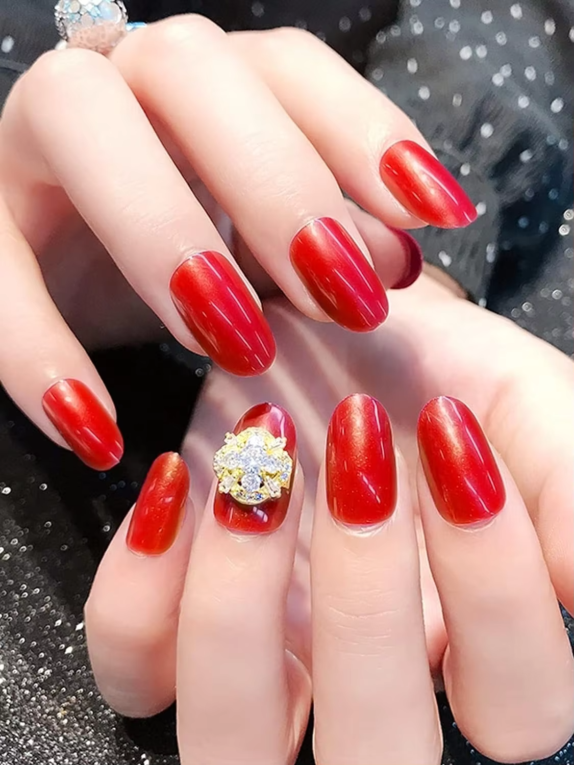 الأحمر الجريء